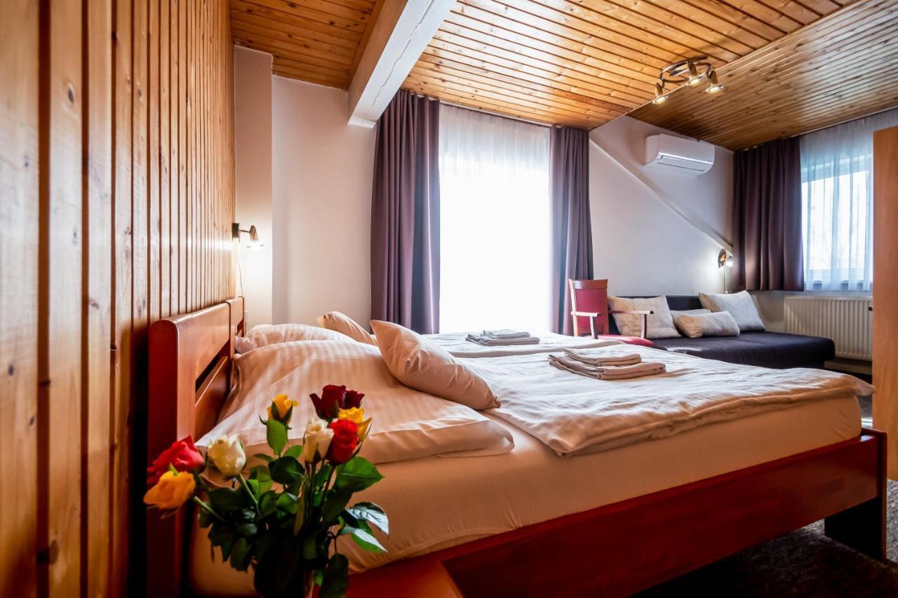 Hotel Squash Centrum Prievidza Exterior foto