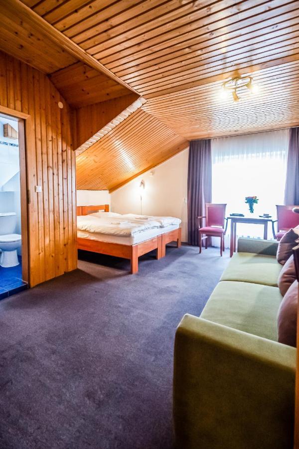 Hotel Squash Centrum Prievidza Exterior foto