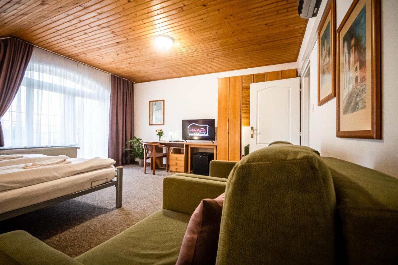 Hotel Squash Centrum Prievidza Exterior foto